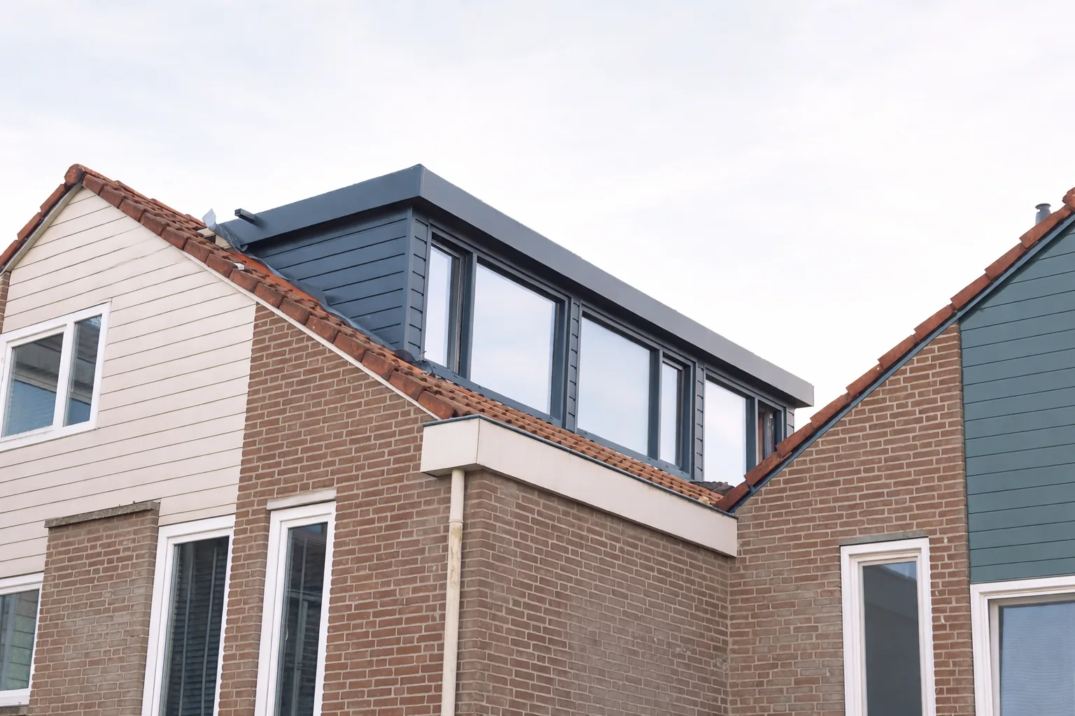Antracieten prefab dakkapel
