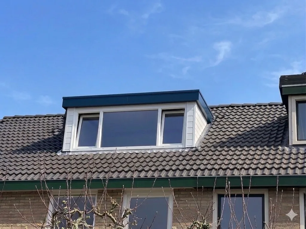 Prefab dakkapel 3,0 m wit met blauw boeideel in Putten