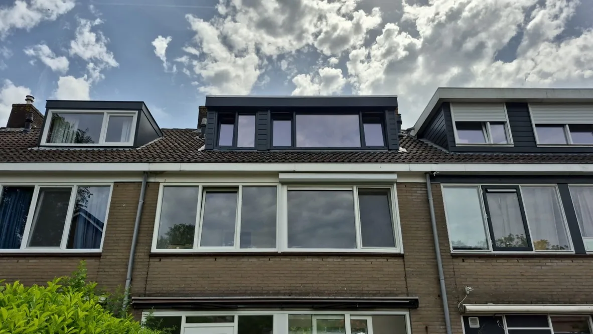 Prefab dakkapel 5,8 m antraciet in Zeist